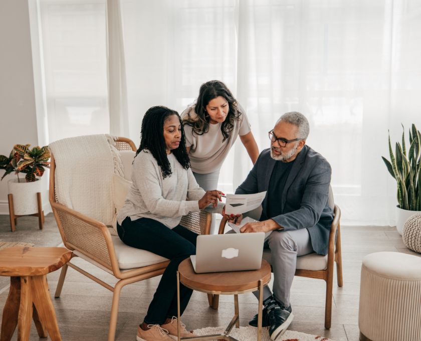 A step-by-step guide to buying and selling homes simultaneously - Mobile.jpg